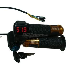 Tay ga xe điện, có sẵn khóa xe và màn hình led hiển thị.